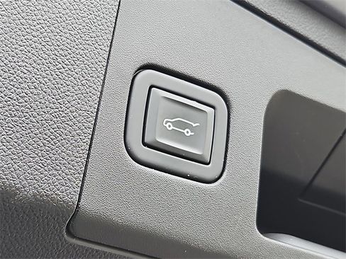 Used 2024 Cadillac XT4 Premium Luxury image 24