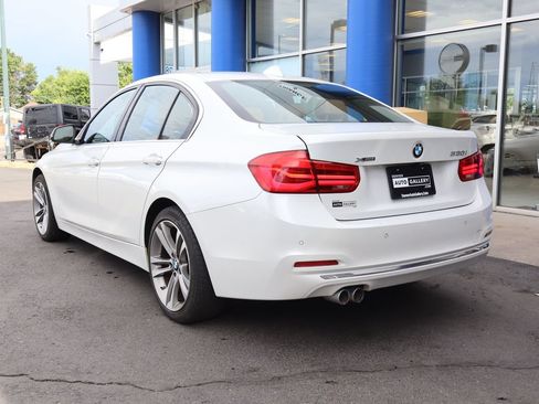 Used 2018 BMW 330i xDrive Sedan AWD/4WD image 3