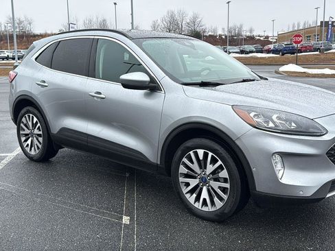 Used 2022 Ford Escape Titanium AWD/4WD image 2
