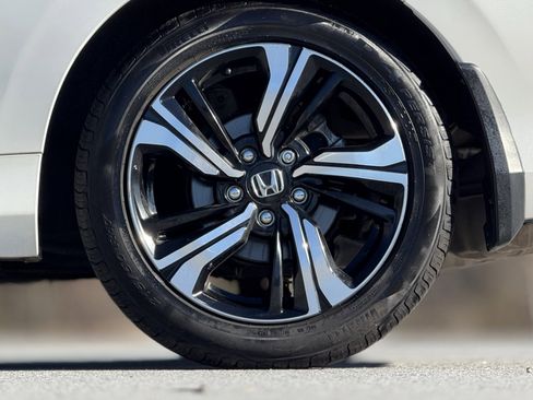 Used 2017 Honda Civic Touring image 18