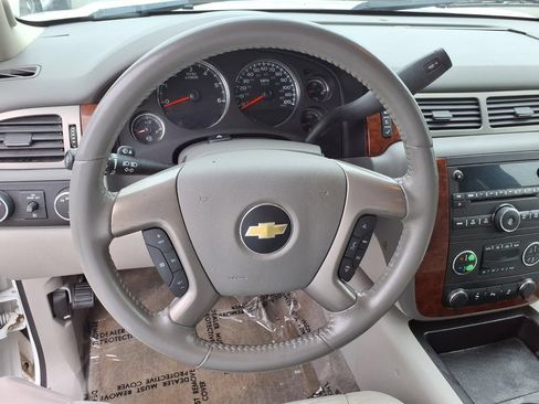Used 2013 Chevrolet Tahoe LT w/ Luxury Package AWD/4WD image 9