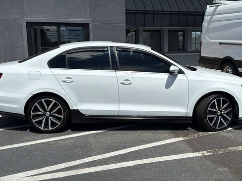 Used 2018 Volkswagen Jetta GLI FWD image 2