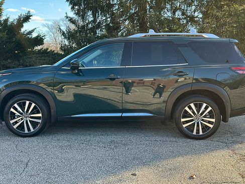 Certified 2025 Nissan Pathfinder Platinum w/ Cargo Package image 28