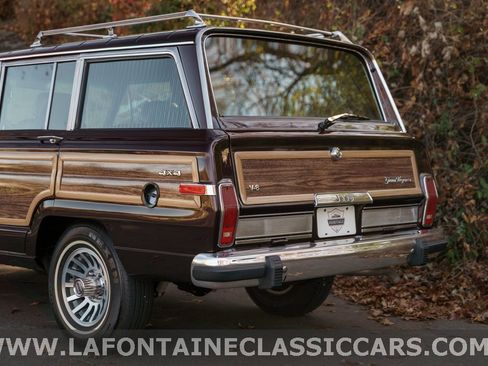 Used 1991 Jeep Grand Wagoneer Base image 46