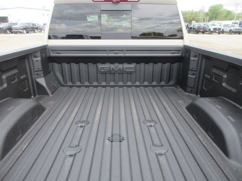 New 2026 GMC Sierra 2500 AT4 w/ AT4 Premium Plus Package AWD/4WD image 6