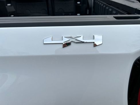 Used 2024 GMC Sierra 1500 SLT image 12