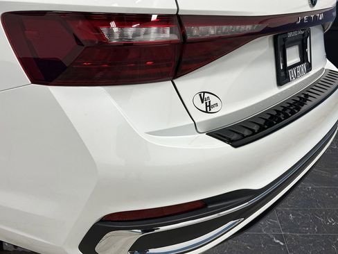 Used 2025 Volkswagen Jetta SEL image 33