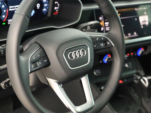 Certified 2024 Audi Q3 2.0T Premium Plus image 16