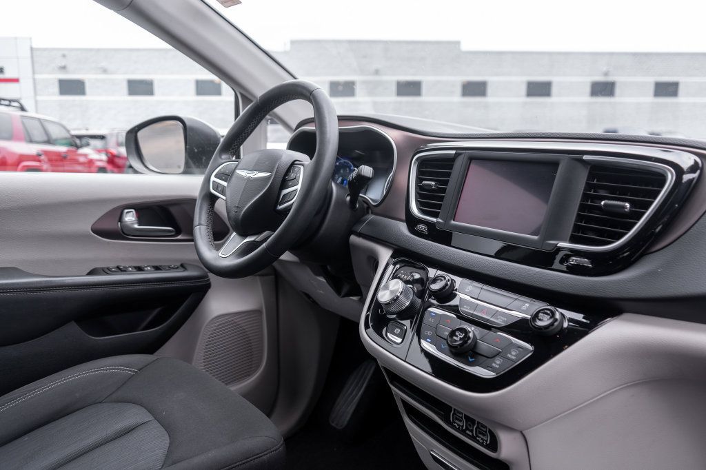 Used 2023 Chrysler Voyager LX FWD image 12