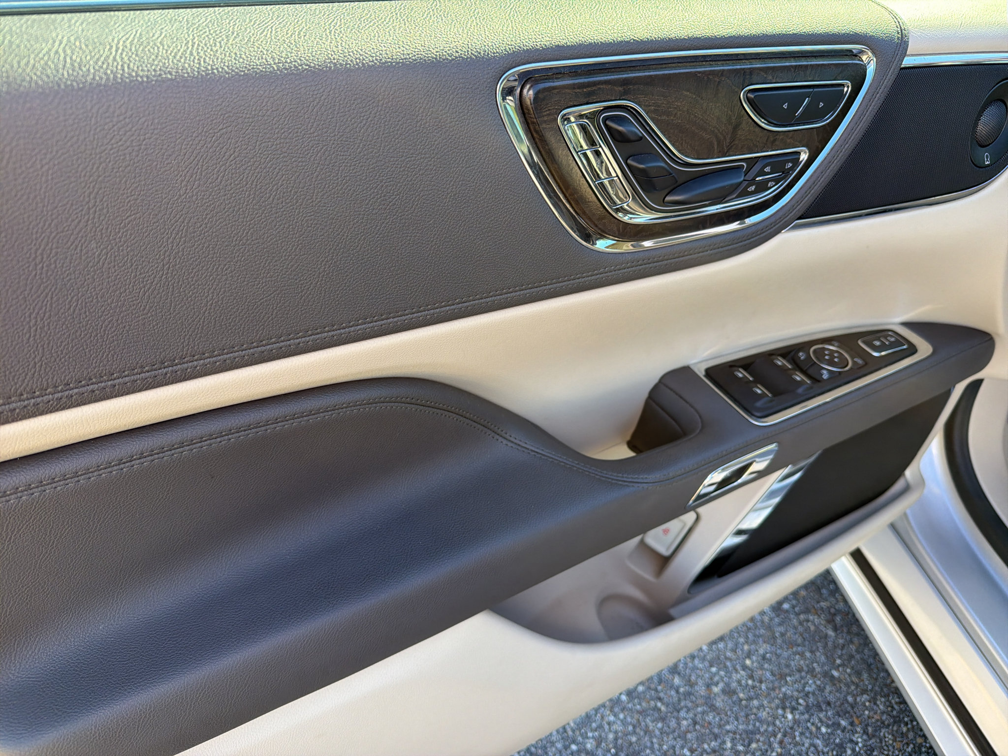 Used 2019 Lincoln Continental Reserve FWD image 16