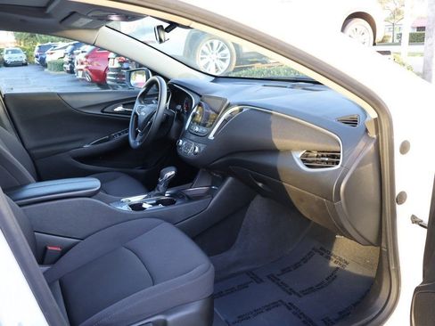 Used 2024 Chevrolet Malibu LT image 28