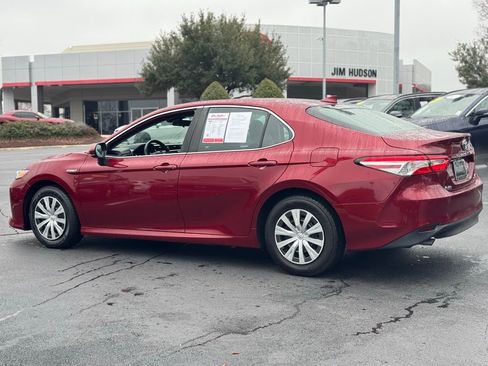 Used 2020 Toyota Camry LE image 11