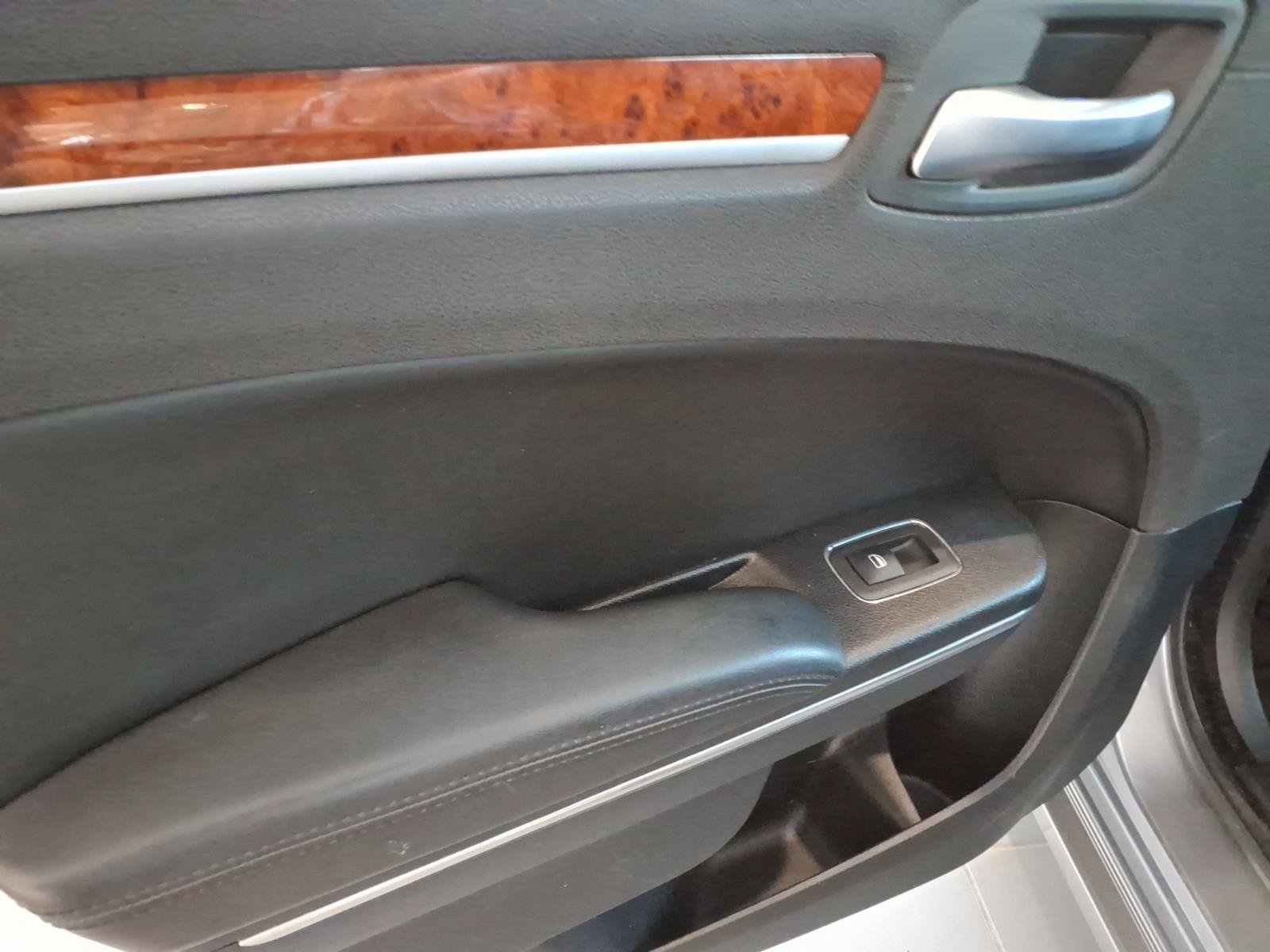 Used 2014 Chrysler 300 AWD w/ Driver Convenience Group image 17
