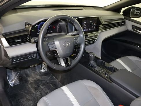 Used 2025 Toyota Camry SE w/ Convenience Package FWD image 25
