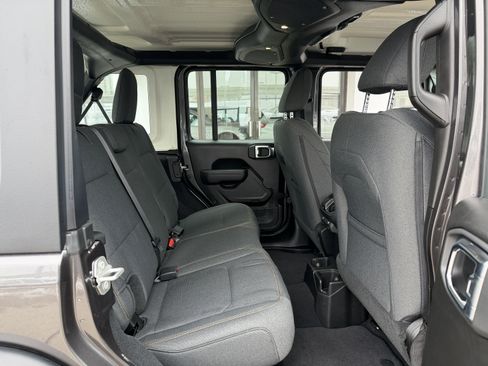 Used 2025 Jeep Wrangler Sport image 23