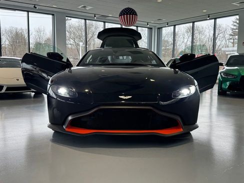Used 2020 Aston Martin V8 Vantage Coupe image 21