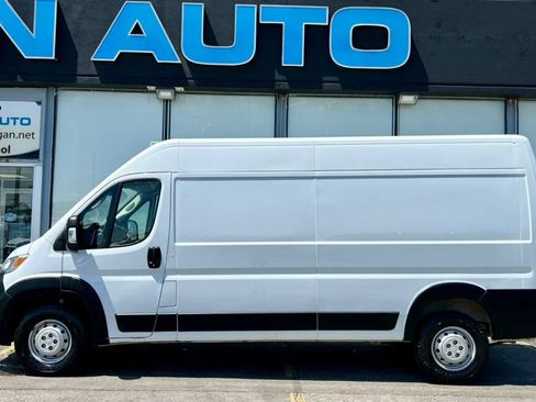 Used 2024 RAM ProMaster 2500 w/ Convenience Group FWD image 2