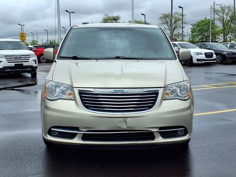 Used 2015 Chrysler Town & Country Touring w/ Driver Convenience Group FWD image 24