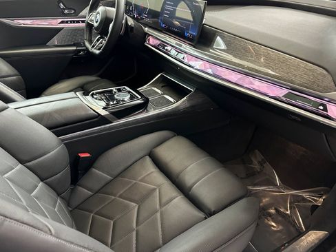 Certified 2023 BMW 760i xDrive w/ Executive Package AWD/4WD image 31