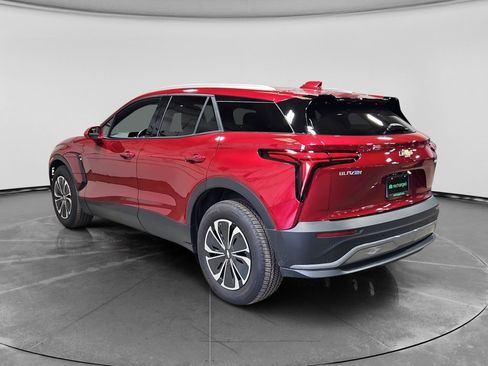Used 2025 Chevrolet Blazer EV LT AWD/4WD image 2