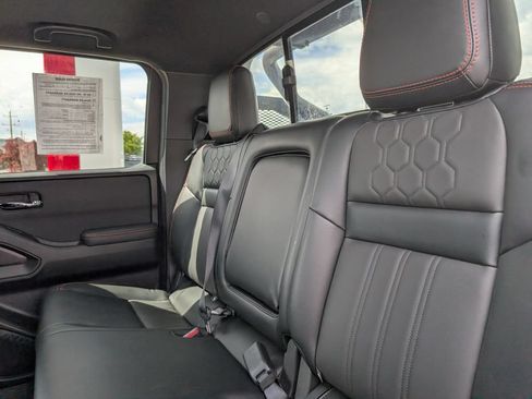 Used 2023 Nissan Frontier PRO-4X AWD/4WD image 9
