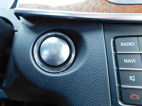 Used 2016 Mercedes-Benz E 350 4MATIC Sedan image 23