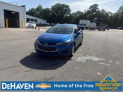 Used 2018 Chevrolet Cruze LT w/ Convenience Package FWD image 1