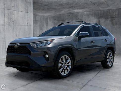 Used 2020 Toyota RAV4 XLE Premium FWD image 2