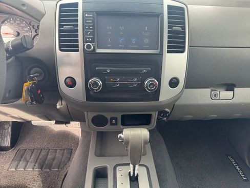 Used 2019 Nissan Frontier SV image 15