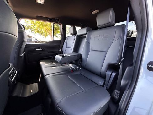 Used 2025 Lexus GX 550 AWD/4WD image 19