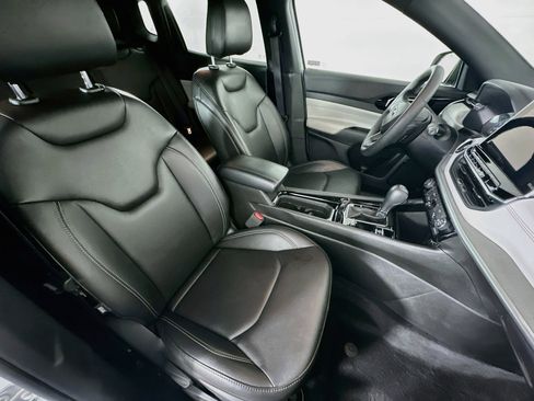 Used 2025 Jeep Compass Limited AWD/4WD image 30