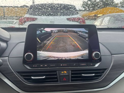 Used 2025 Nissan Altima 2.5 SV FWD image 22