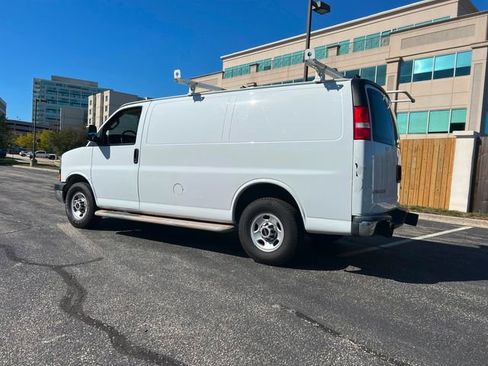 Used 2019 GMC Savana 2500 w/ Driver Convenience Package image 4