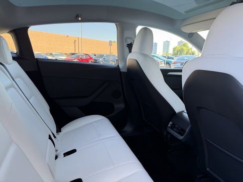 Used 2024 Tesla Model Y 2WD image 40