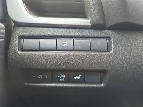 Used 2025 Nissan Rogue SV image 10