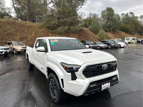 Used 2024 Toyota Tacoma TRD Sport image 3