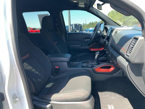 Used 2022 Nissan Frontier PRO-4X image 25