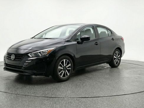 Used 2025 Nissan Versa SV image 3