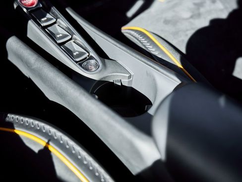 Used 2023 McLaren Artura image 54