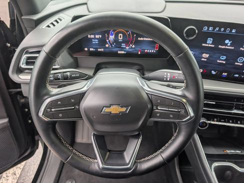 Used 2025 Chevrolet Traverse LT AWD/4WD image 14