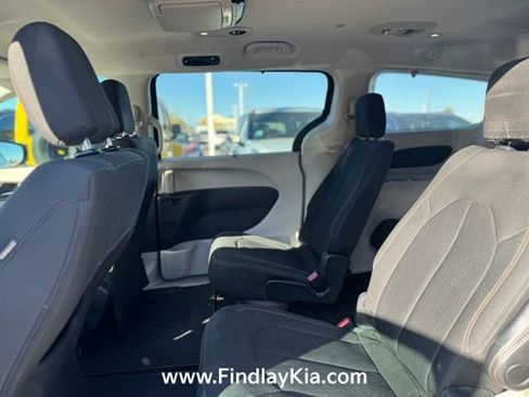 Used 2018 Chrysler Pacifica Touring Plus w/ Tire & Wheel Group image 6