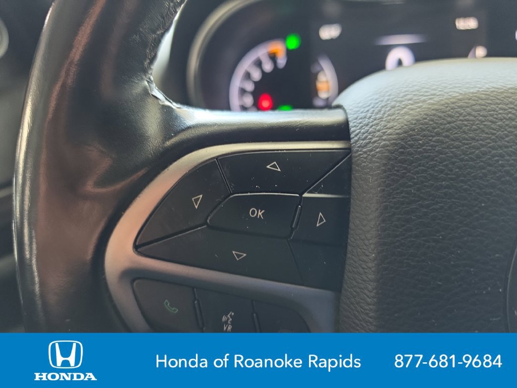Used 2020 Jeep Grand Cherokee Laredo w/ Laredo X Package RWD image 24