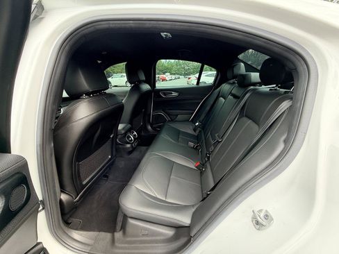 Used 2023 Alfa Romeo Giulia Sprint RWD image 11