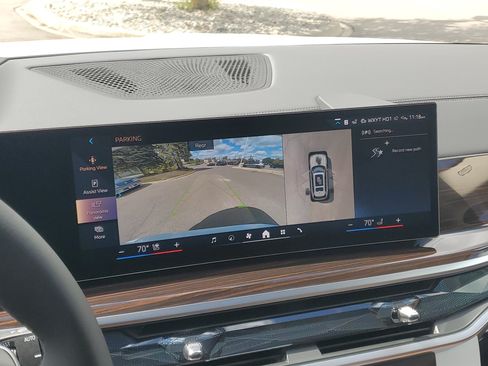 New 2026 BMW X7 xDrive40i w/ Premium Package AWD/4WD image 16