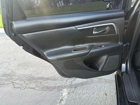 Used 2018 Nissan Altima 2.5 SR w/ SR Midnight Edition image 11