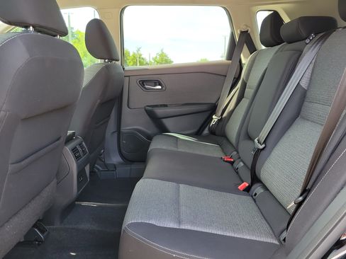 Certified 2022 Nissan Rogue SV FWD image 18