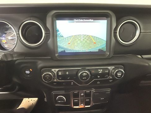 Used 2023 Jeep Wrangler Unlimited Sahara w/ Cold Weather Group AWD/4WD image 23