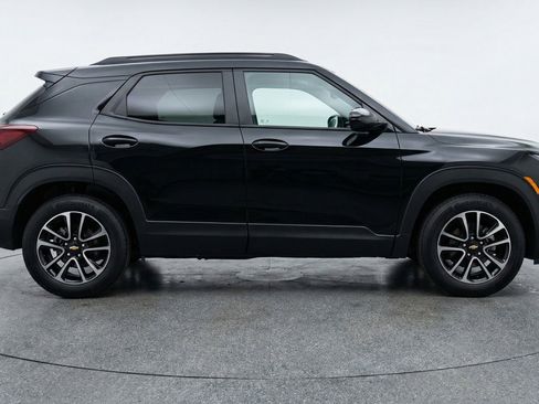 Used 2025 Chevrolet TrailBlazer LT FWD image 11