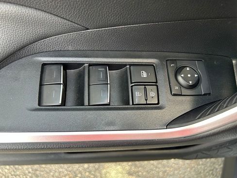 Used 2025 Toyota RAV4 XLE AWD/4WD image 18