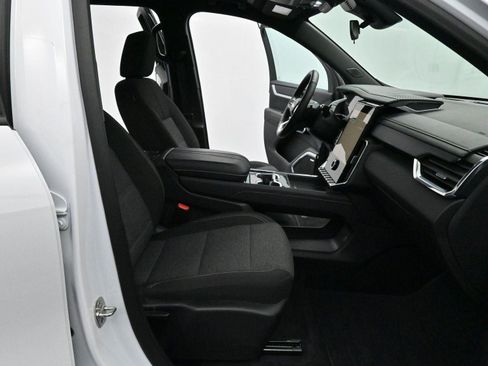 Used 2025 GMC Acadia Elevation image 33